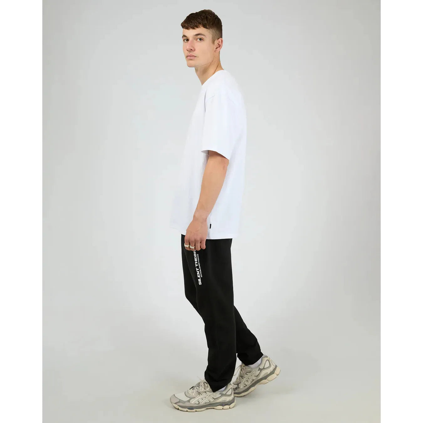Essent Track - Black