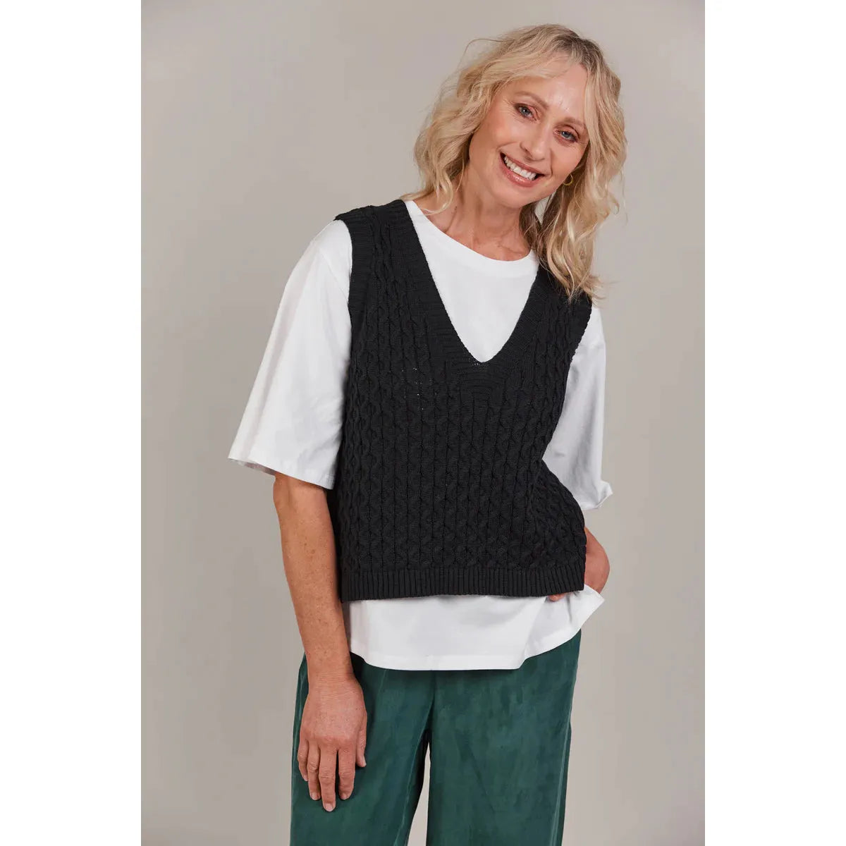 Naviva Vest - Black