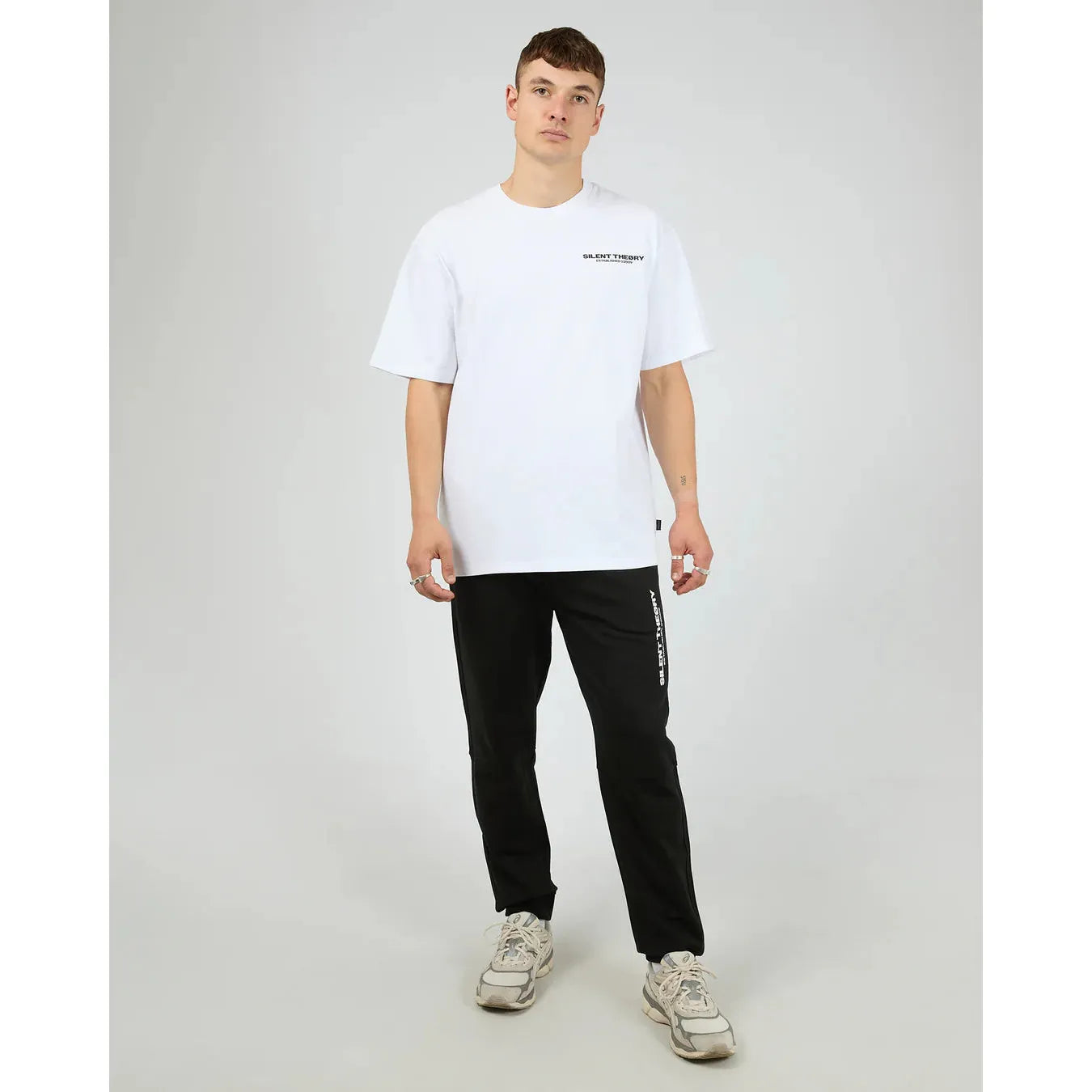 Essent Track - Black